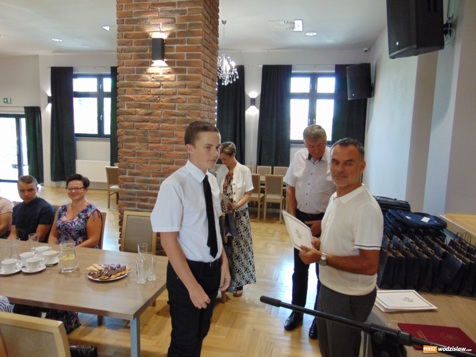 Zdjęcie w galerii na portalu naszwodzislaw.com: Nagrody i wyróżnienia dla zdolnych uczniów z gminy Godów [FOTO] wiadomości z regionu