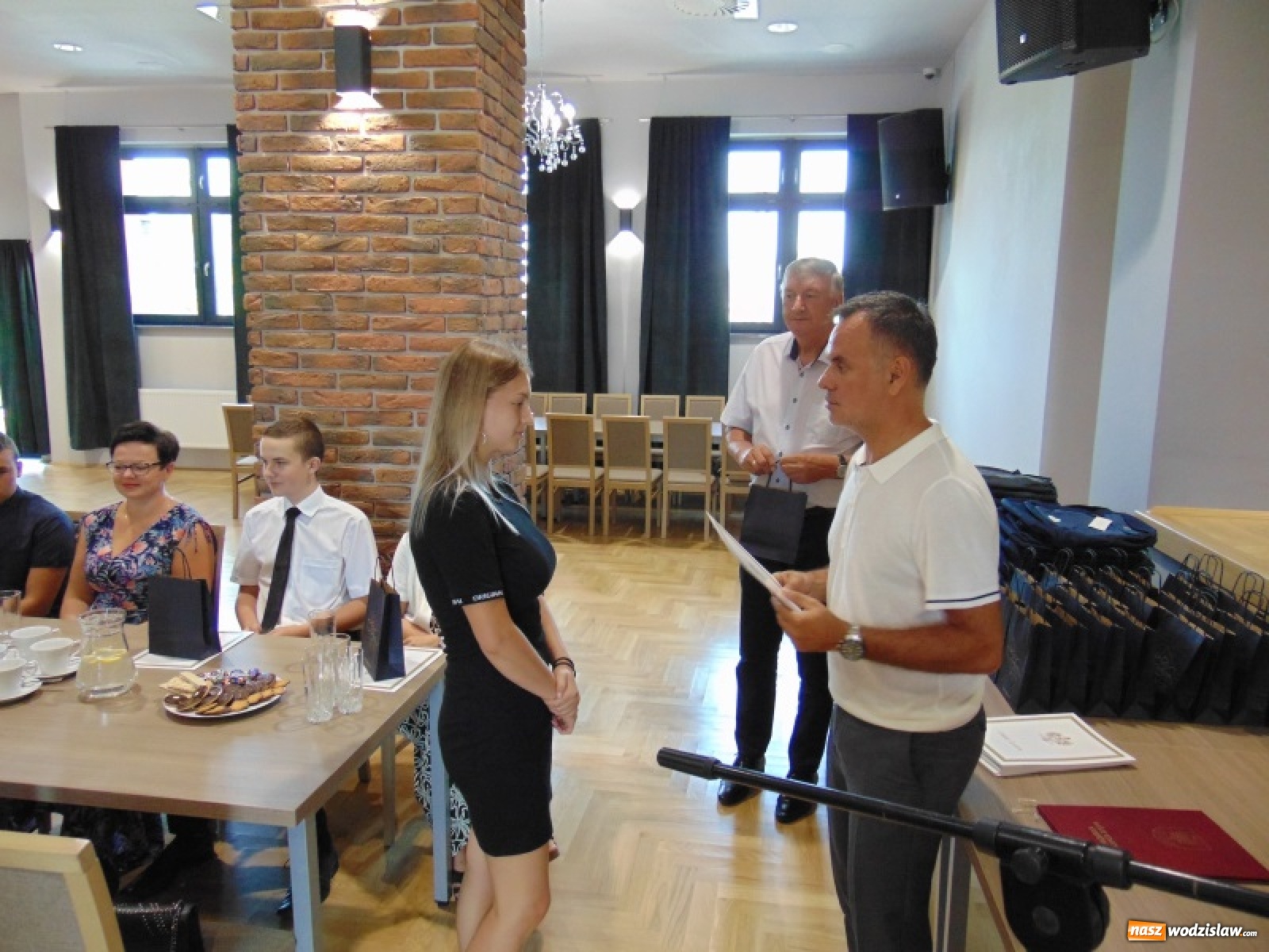 Zdjęcie w galerii na portalu naszwodzislaw.com: Nagrody i wyróżnienia dla zdolnych uczniów z gminy Godów [FOTO] wiadomości z regionu