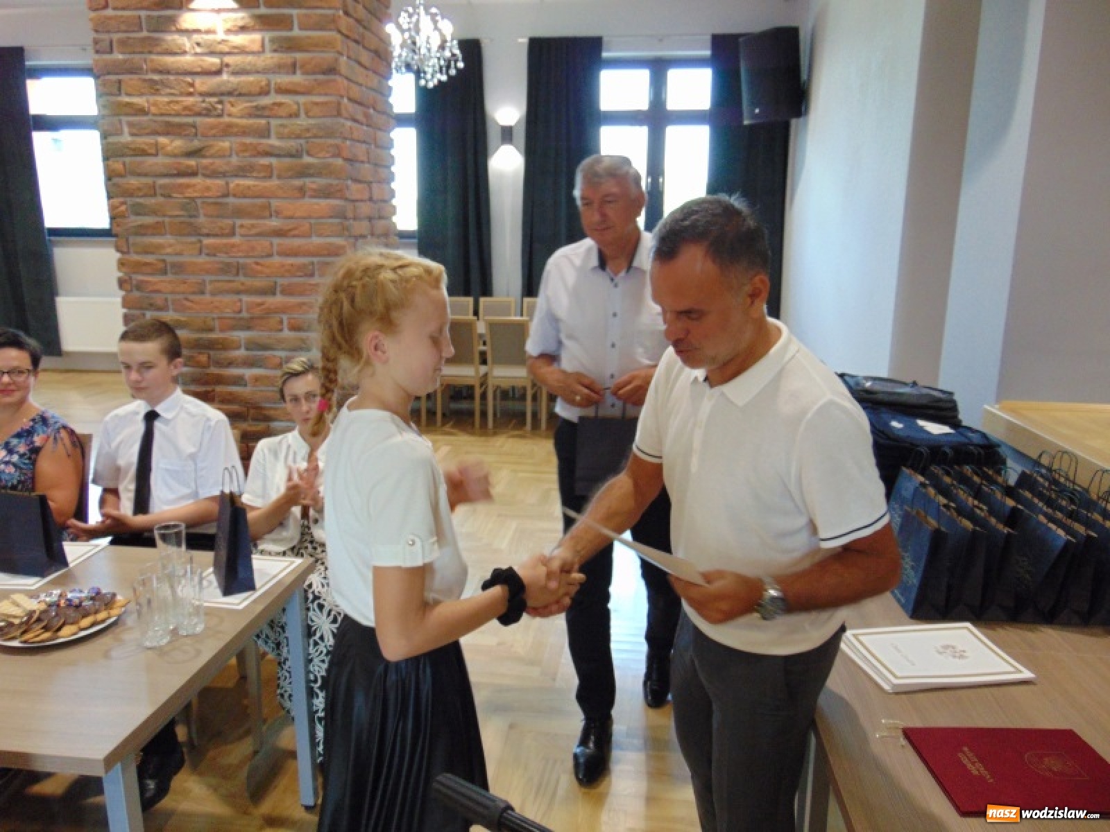 Zdjęcie w galerii na portalu naszwodzislaw.com: Nagrody i wyróżnienia dla zdolnych uczniów z gminy Godów [FOTO] wiadomości z regionu