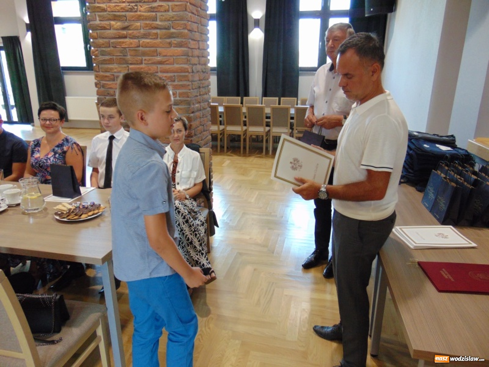 Zdjęcie w galerii na portalu naszwodzislaw.com: Nagrody i wyróżnienia dla zdolnych uczniów z gminy Godów [FOTO] wiadomości z regionu