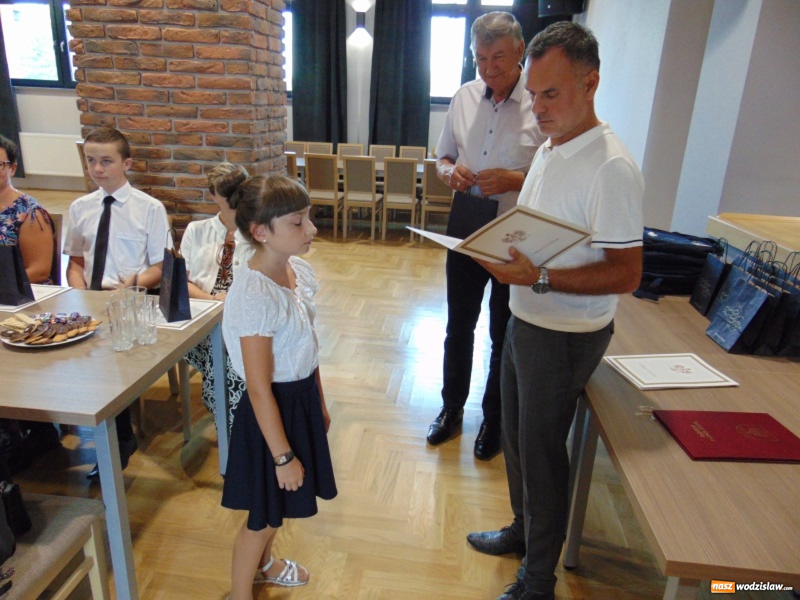 Zdjęcie w galerii na portalu naszwodzislaw.com: Nagrody i wyróżnienia dla zdolnych uczniów z gminy Godów [FOTO] wiadomości z regionu