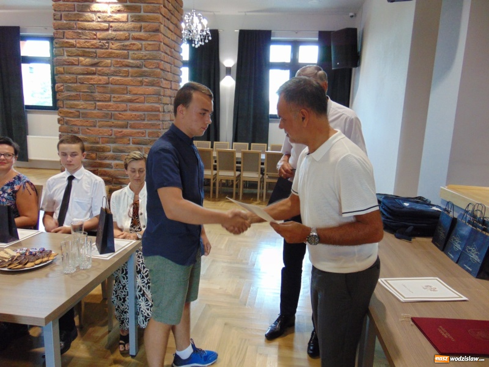 Zdjęcie w galerii na portalu naszwodzislaw.com: Nagrody i wyróżnienia dla zdolnych uczniów z gminy Godów [FOTO] wiadomości z regionu