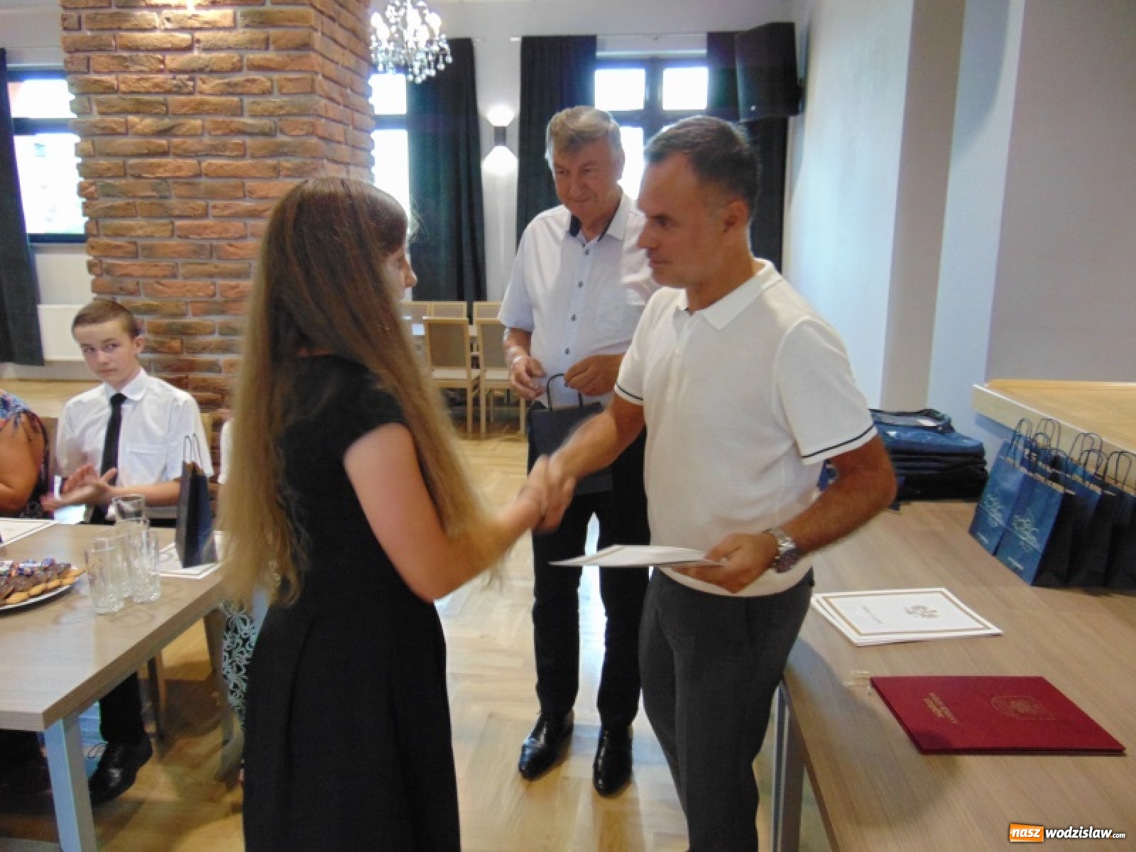 Zdjęcie w galerii na portalu naszwodzislaw.com: Nagrody i wyróżnienia dla zdolnych uczniów z gminy Godów [FOTO] wiadomości z regionu