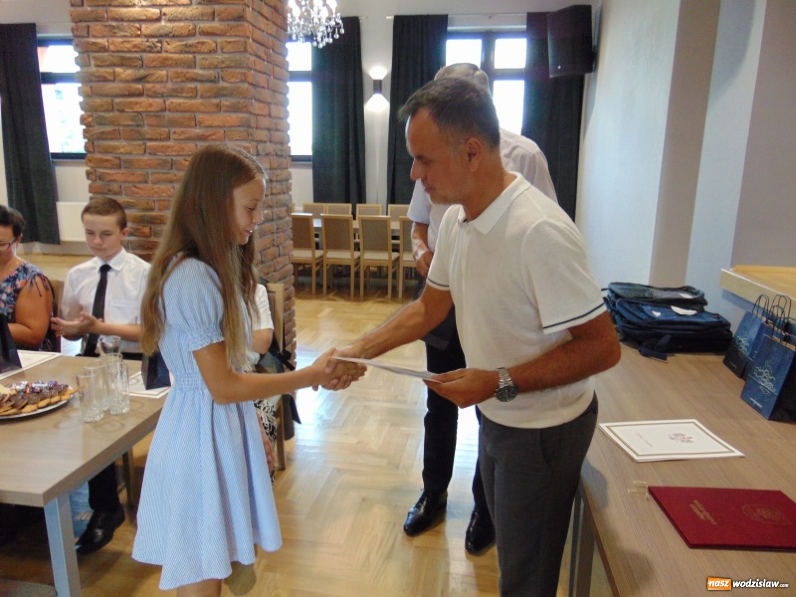 Zdjęcie w galerii na portalu naszwodzislaw.com: Nagrody i wyróżnienia dla zdolnych uczniów z gminy Godów [FOTO] wiadomości z regionu