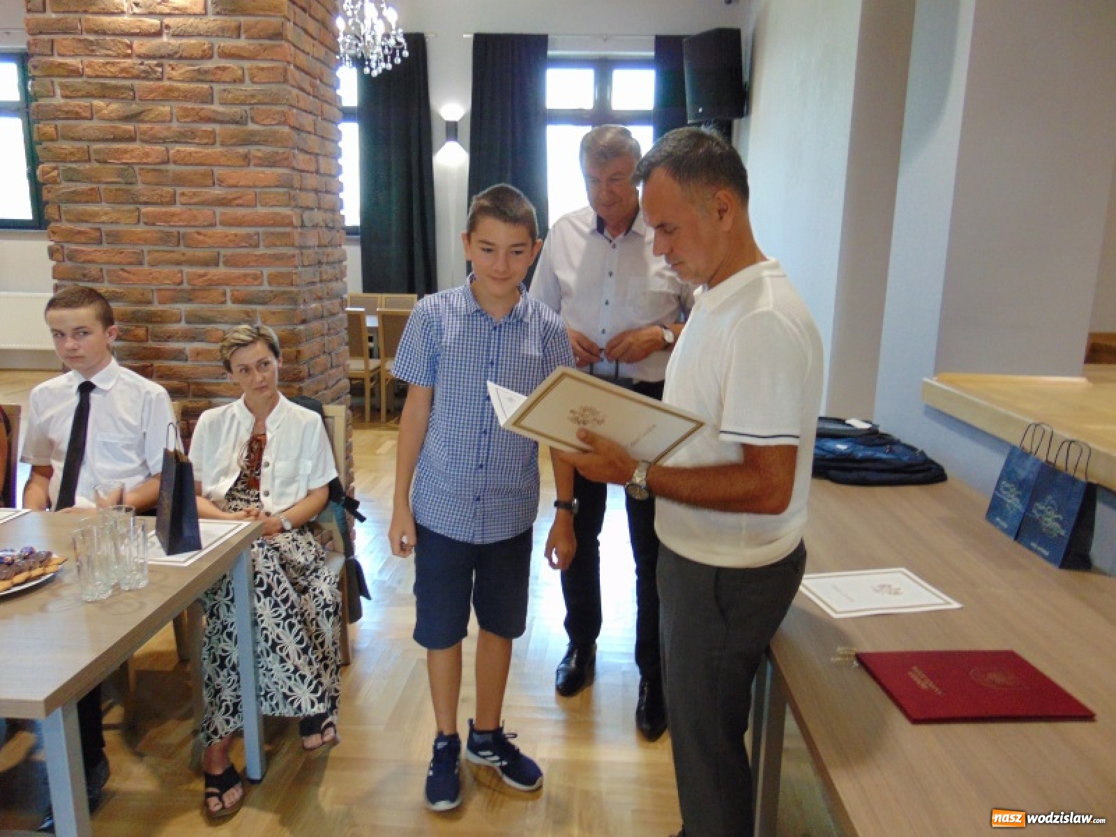 Zdjęcie w galerii na portalu naszwodzislaw.com: Nagrody i wyróżnienia dla zdolnych uczniów z gminy Godów [FOTO] wiadomości z regionu