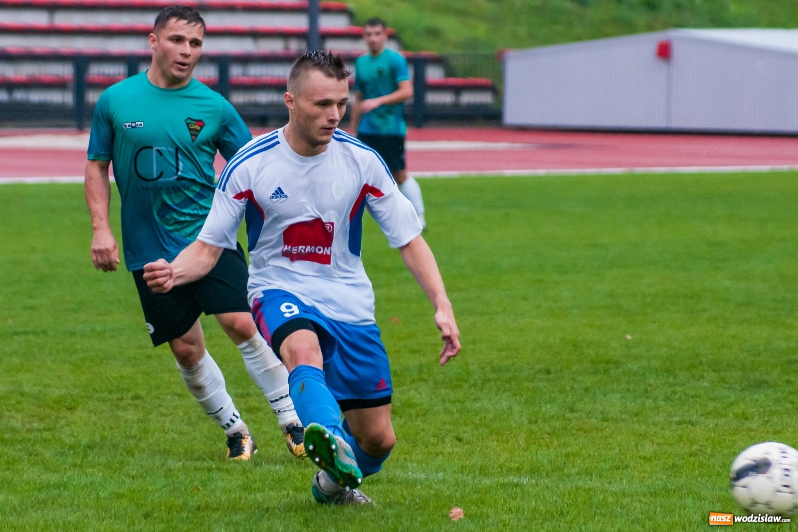 Zdjęcie w galerii na portalu naszwodzislaw.com: Klasa okręgowa. Gol w końcówce pozbawił punktu Czarnych z Gorzyc [FOTO i WIDEO] wiadomości z regionu