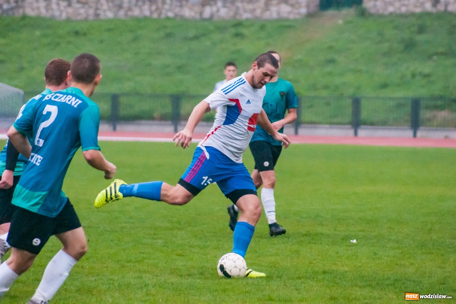 Zdjęcie w galerii na portalu naszwodzislaw.com: Klasa okręgowa. Gol w końcówce pozbawił punktu Czarnych z Gorzyc [FOTO i WIDEO] wiadomości z regionu