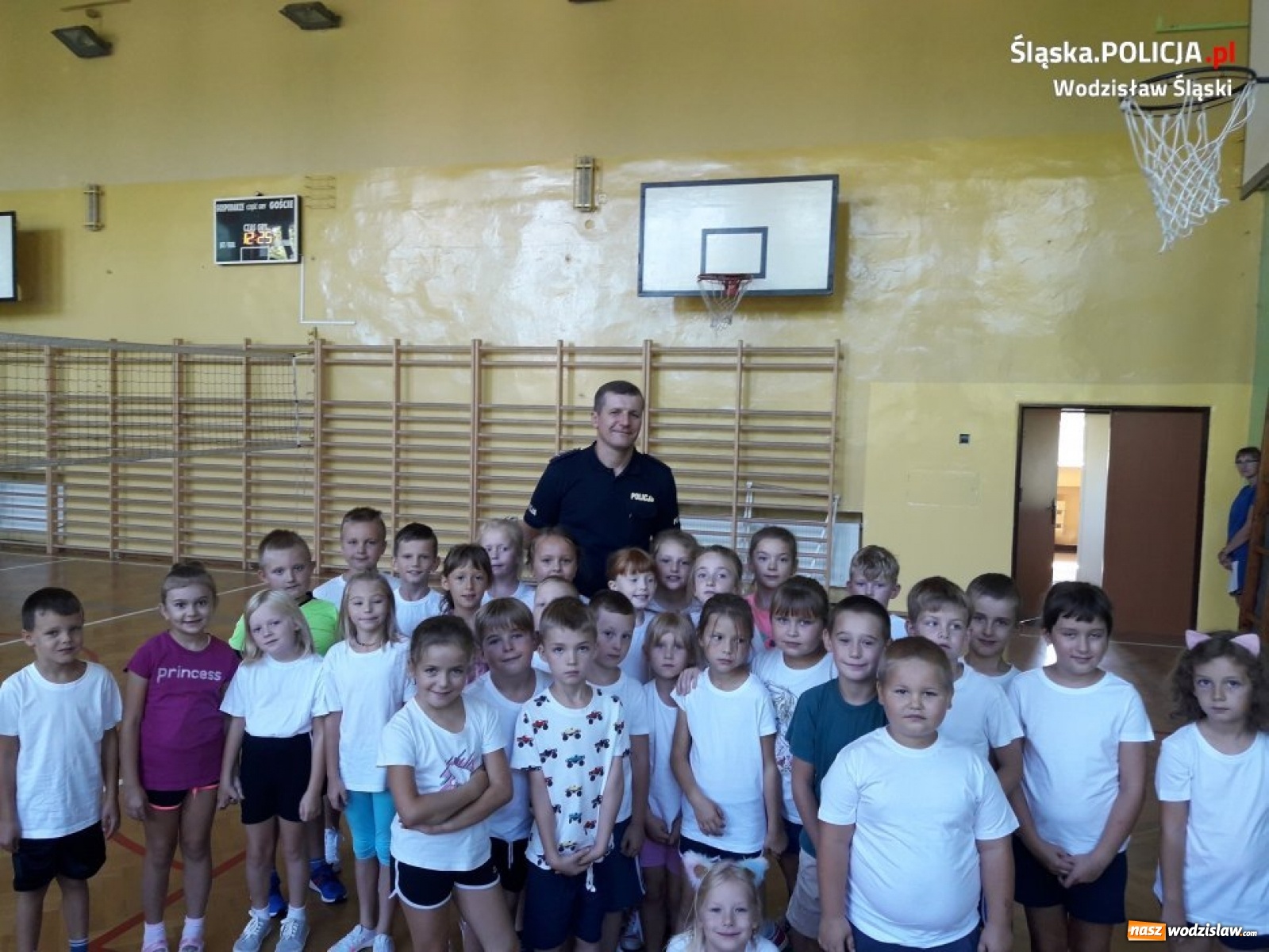 Zdjęcie w galerii na portalu naszwodzislaw.com: Z dzielnicowymi o bezpieczeństwie na drodze wiadomości z regionu