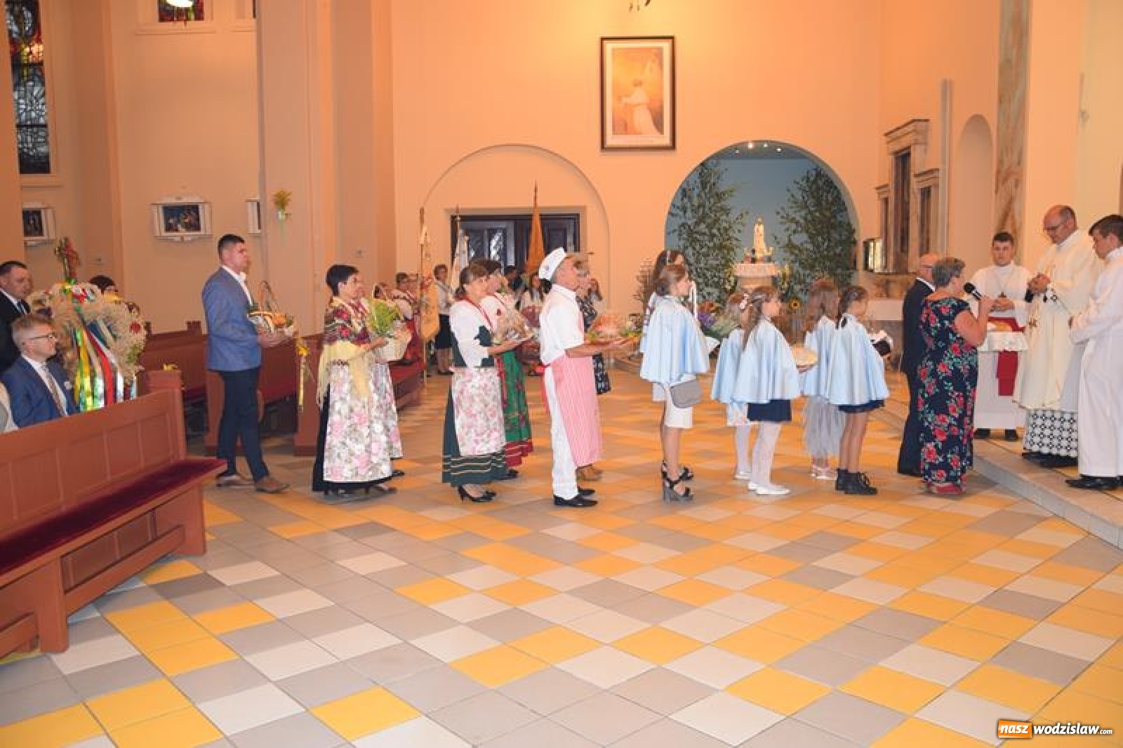 Zdjęcie w galerii na portalu naszwodzislaw.com: Msza dożynkowa i śniadanie w Połomi wiadomości z regionu