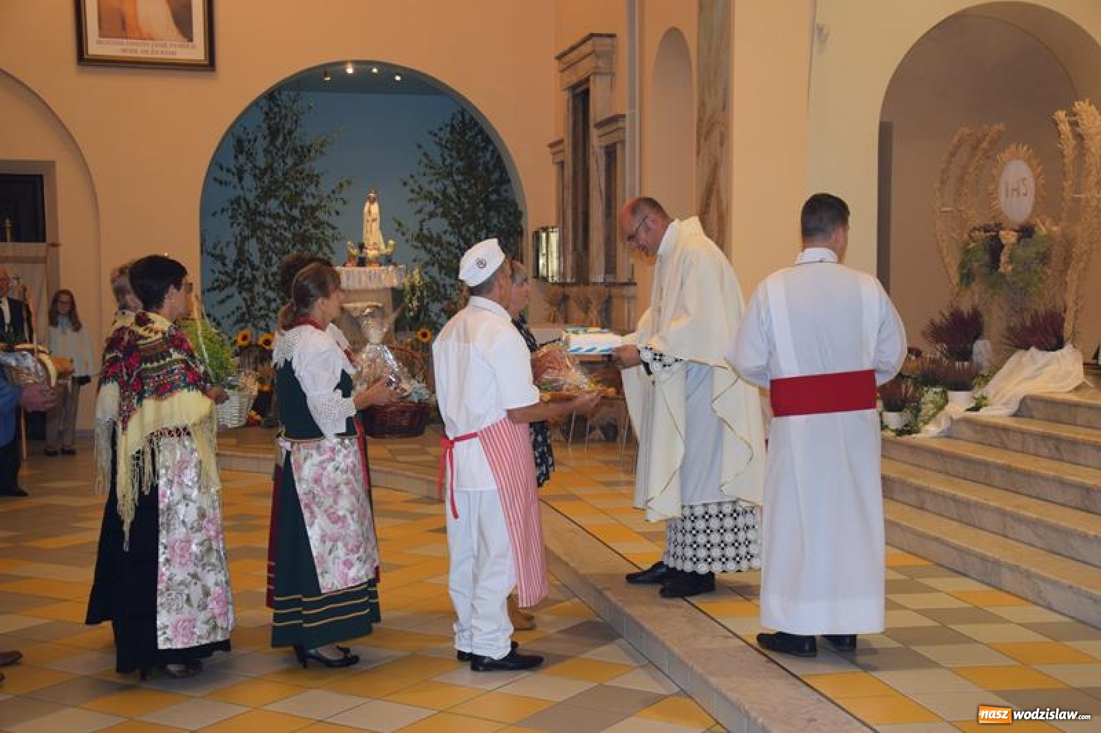 Zdjęcie w galerii na portalu naszwodzislaw.com: Msza dożynkowa i śniadanie w Połomi wiadomości z regionu