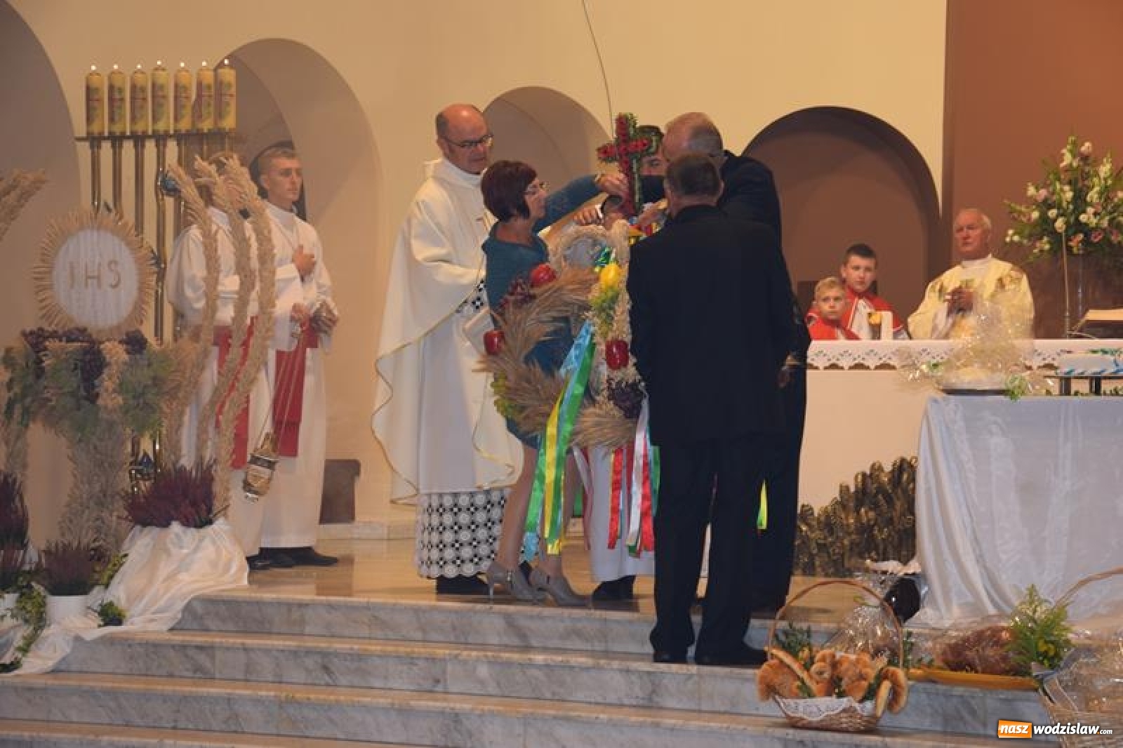 Zdjęcie w galerii na portalu naszwodzislaw.com: Msza dożynkowa i śniadanie w Połomi wiadomości z regionu