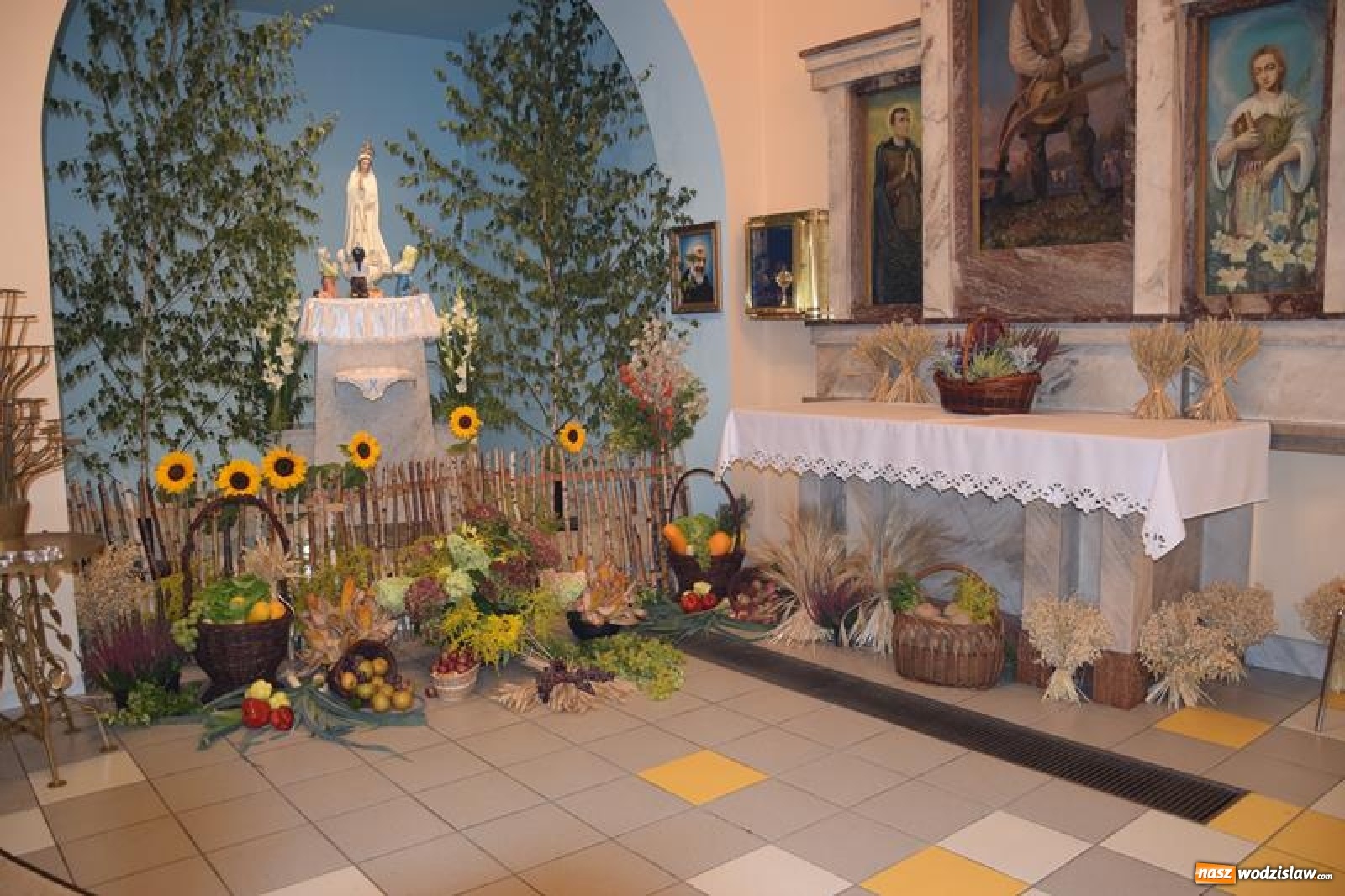 Zdjęcie w galerii na portalu naszwodzislaw.com: Msza dożynkowa i śniadanie w Połomi wiadomości z regionu