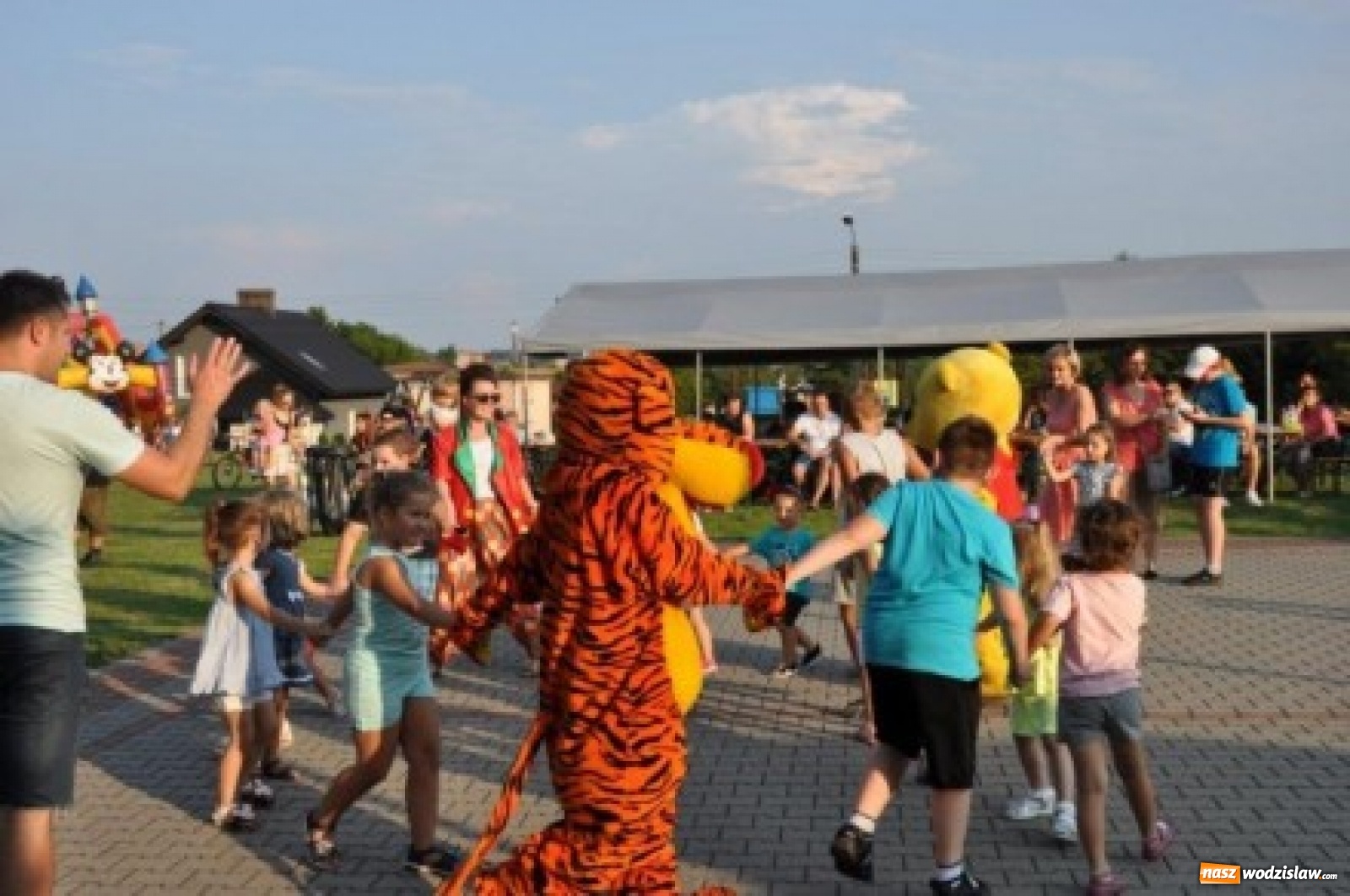 Zdjęcie w galerii na portalu naszwodzislaw.com: Pożegnanie wakacji i lata w Krzyżkowicach wiadomości z regionu