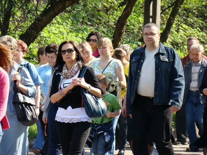 Zdjęcie w galerii na portalu naszwodzislaw.com: Droga krzyżowa w Pszowie wiadomości z regionu