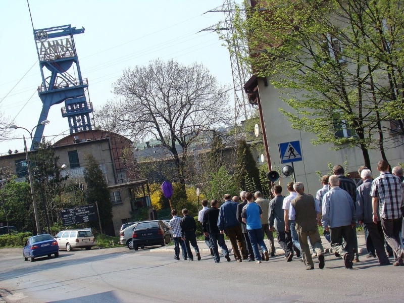 Zdjęcie w galerii na portalu naszwodzislaw.com: Droga krzyżowa w Pszowie wiadomości z regionu