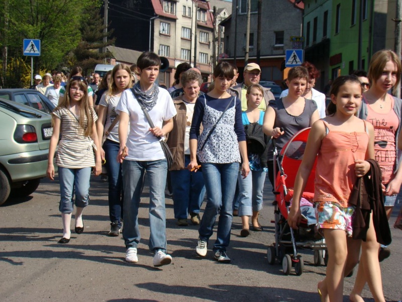 Zdjęcie w galerii na portalu naszwodzislaw.com: Droga krzyżowa w Pszowie wiadomości z regionu