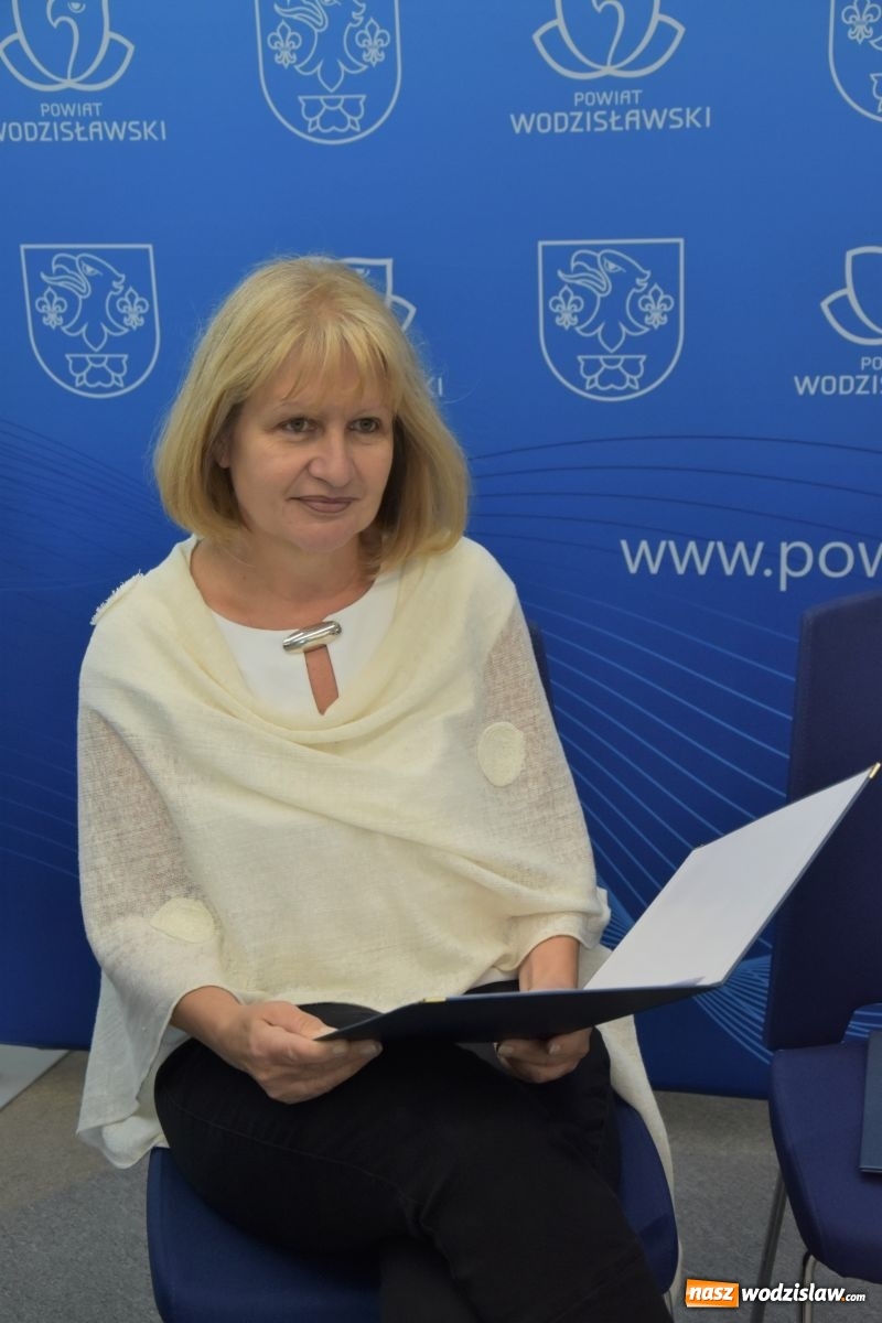 Zdjęcie w galerii na portalu naszwodzislaw.com: Narodowe Czytanie w Starostwie Powiatowym wiadomości z regionu