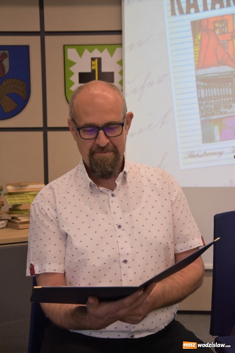 Zdjęcie w galerii na portalu naszwodzislaw.com: Narodowe Czytanie w Starostwie Powiatowym wiadomości z regionu