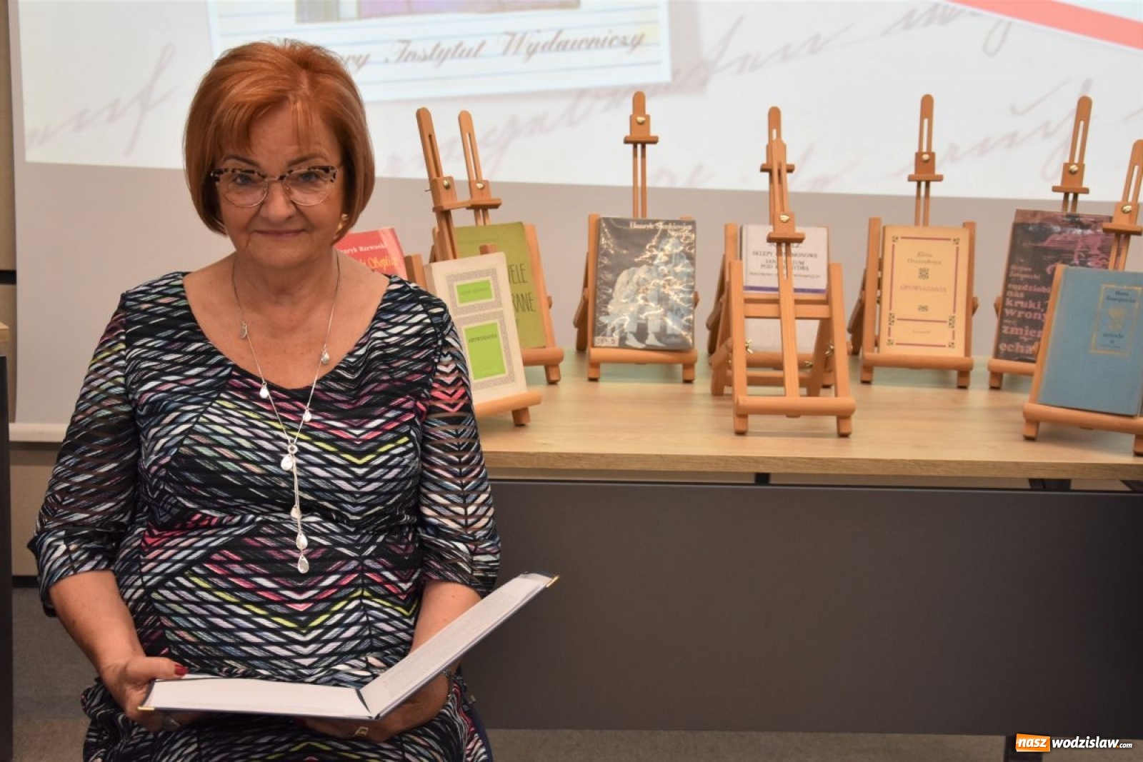 Zdjęcie w galerii na portalu naszwodzislaw.com: Narodowe Czytanie w Starostwie Powiatowym wiadomości z regionu