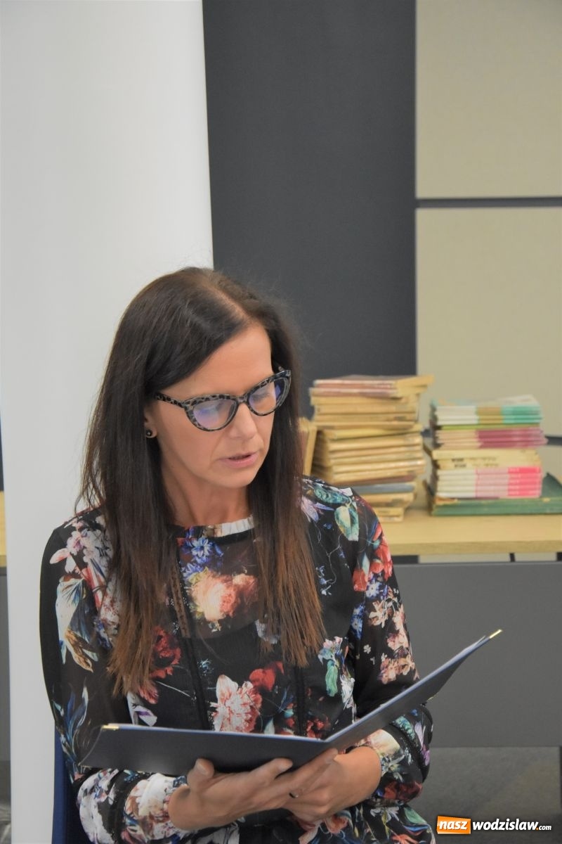 Zdjęcie w galerii na portalu naszwodzislaw.com: Narodowe Czytanie w Starostwie Powiatowym wiadomości z regionu