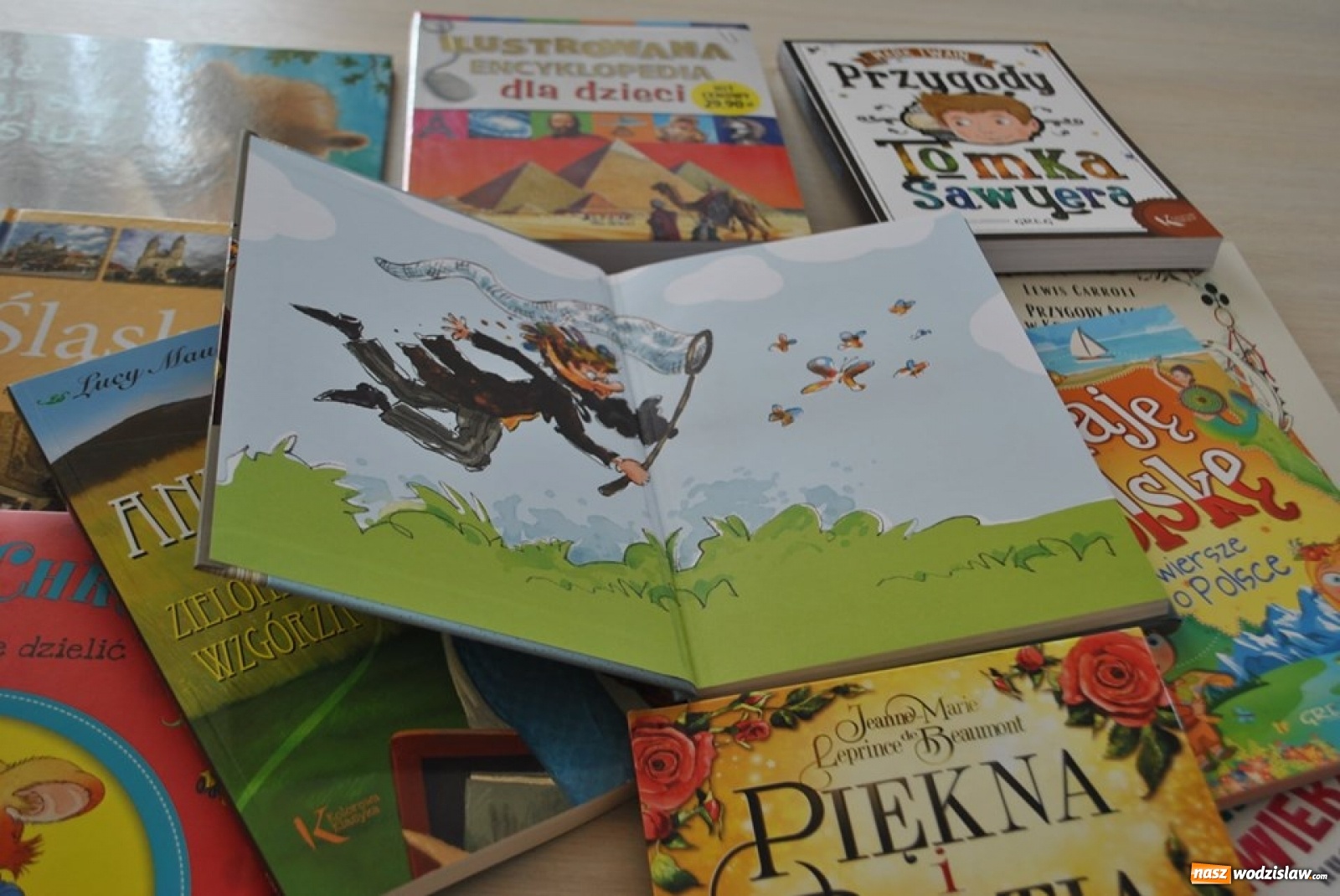 Zdjęcie w galerii na portalu naszwodzislaw.com: Polskie książki z Radlina powędrowały do ukraińskiej szkoły wiadomości z regionu