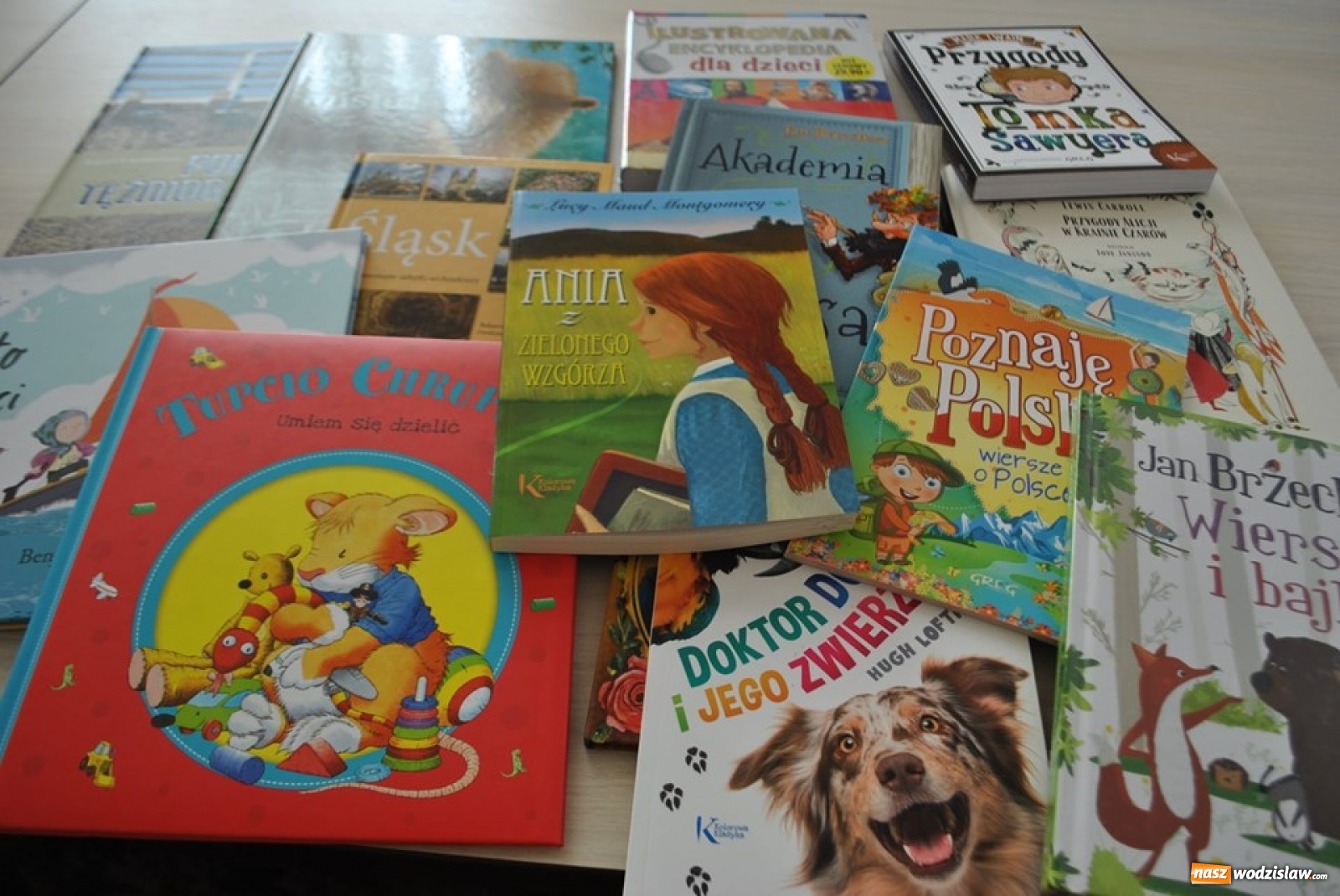 Zdjęcie w galerii na portalu naszwodzislaw.com: Polskie książki z Radlina powędrowały do ukraińskiej szkoły wiadomości z regionu