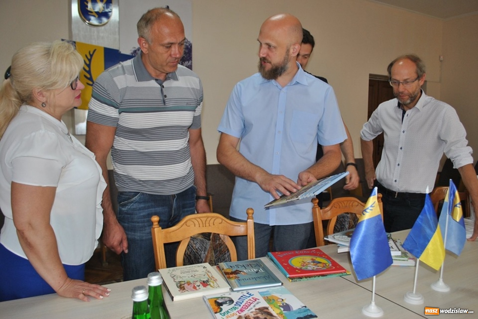 Zdjęcie w galerii na portalu naszwodzislaw.com: Polskie książki z Radlina powędrowały do ukraińskiej szkoły wiadomości z regionu