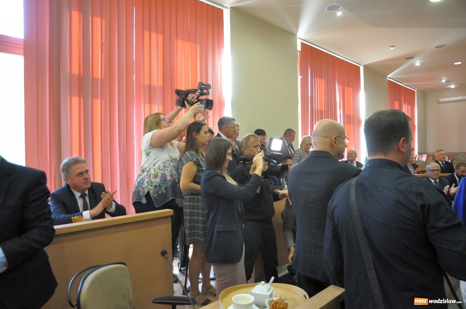 Zdjęcie w galerii na portalu naszwodzislaw.com: Samorządowcy odebrali w Raciborzu czeki na drogi [FOTO] wiadomości z regionu