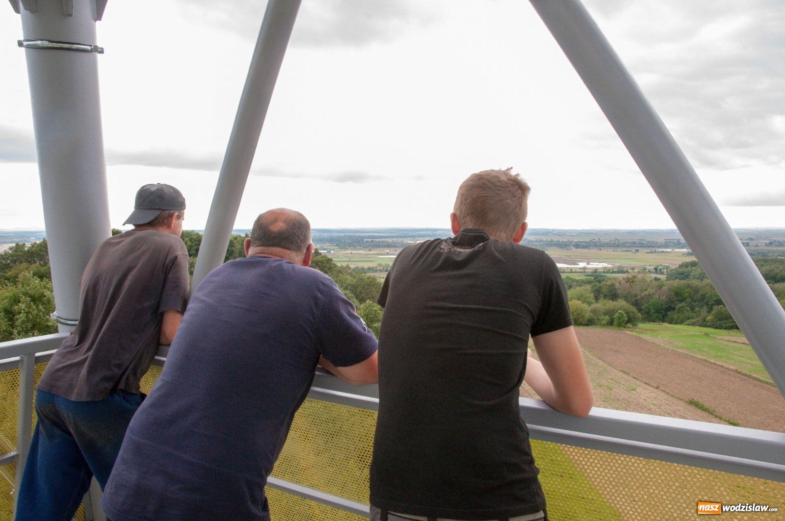 Zdjęcie w galerii na portalu naszwodzislaw.com: Wieża widokowa w Pogrzebieniu już otwarta. Tak z niej widać Lubomię [FOTO]  wiadomości z regionu