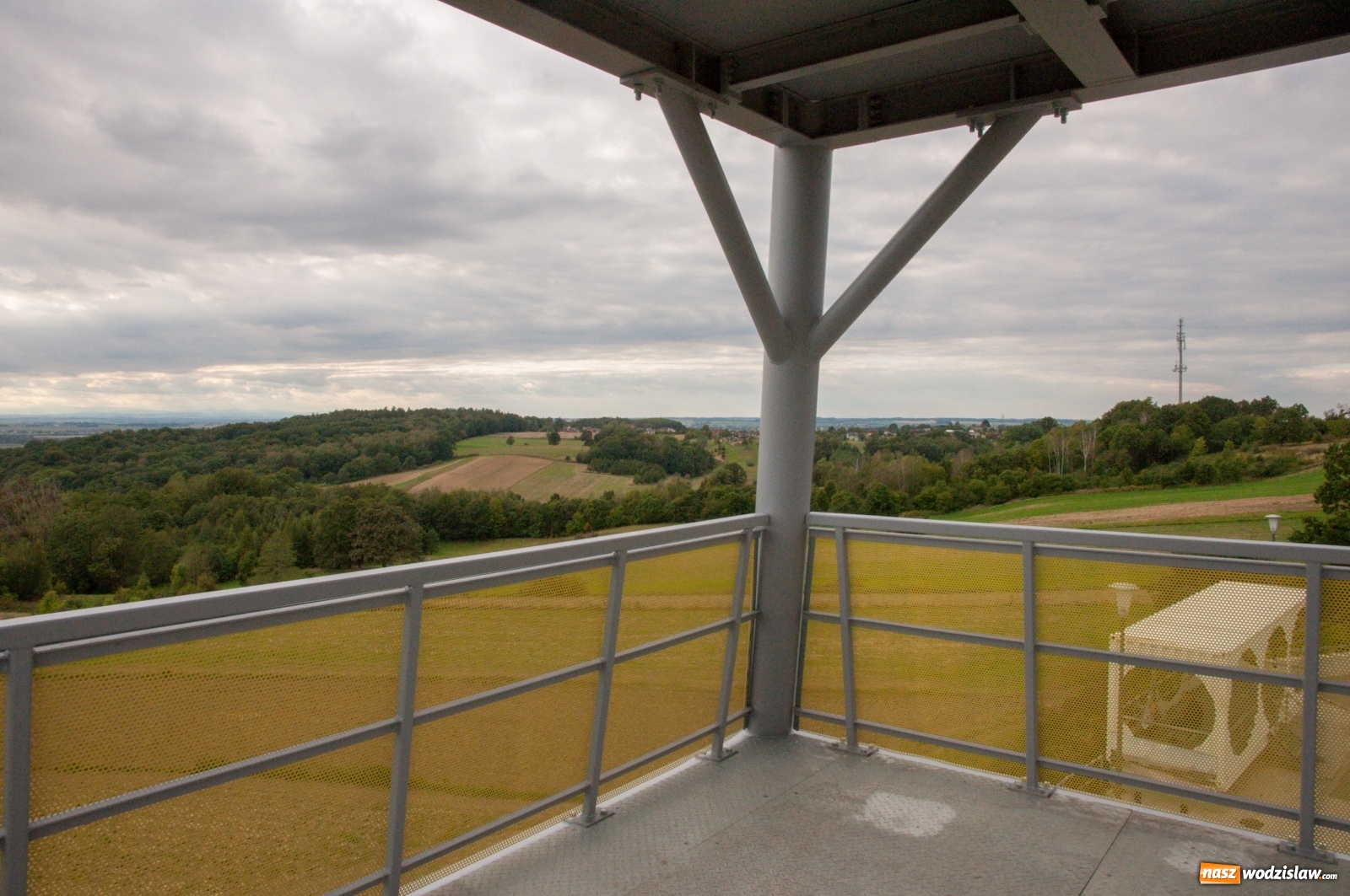 Zdjęcie w galerii na portalu naszwodzislaw.com: Wieża widokowa w Pogrzebieniu już otwarta. Tak z niej widać Lubomię [FOTO]  wiadomości z regionu