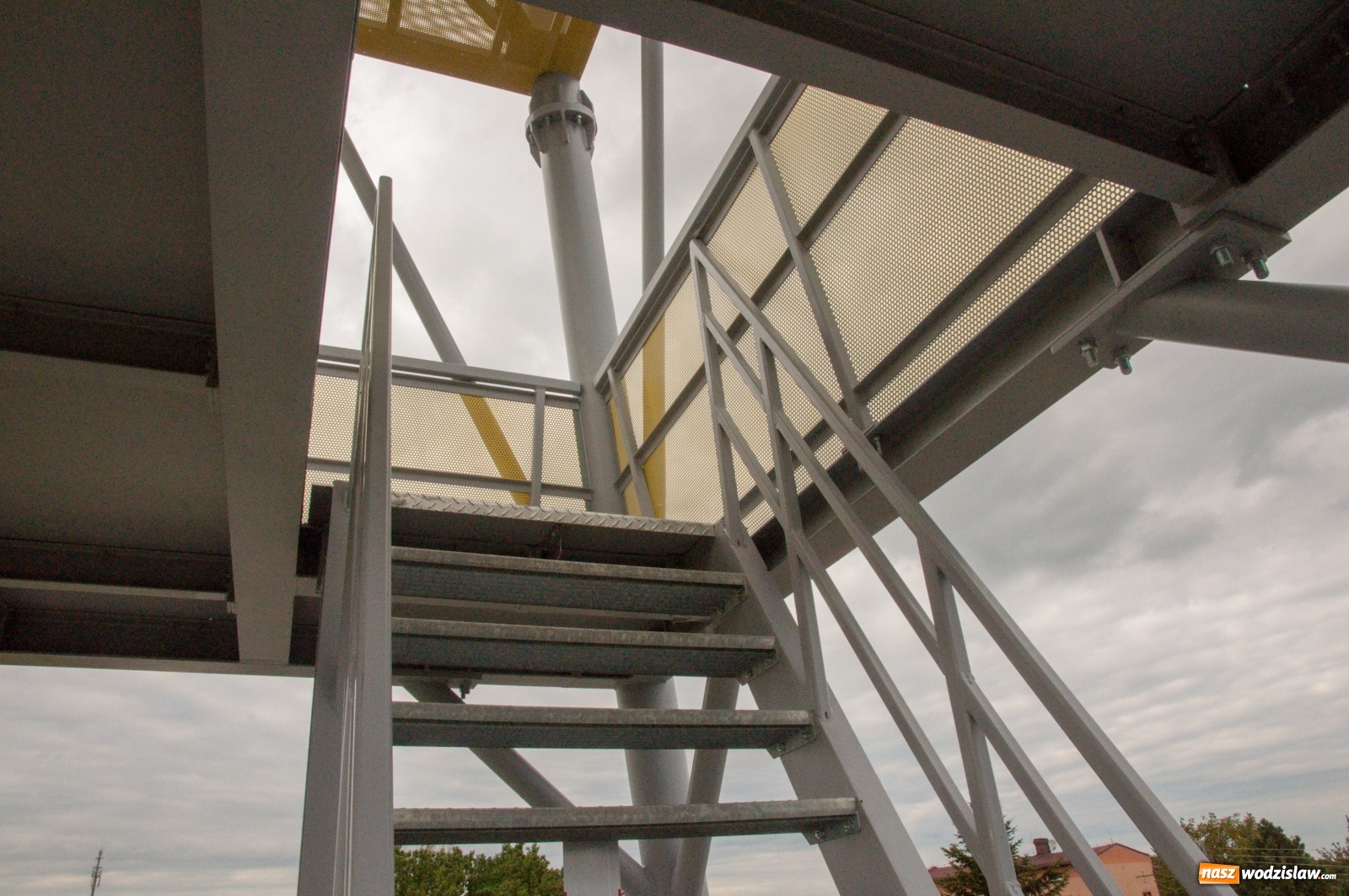 Zdjęcie w galerii na portalu naszwodzislaw.com: Wieża widokowa w Pogrzebieniu już otwarta. Tak z niej widać Lubomię [FOTO]  wiadomości z regionu