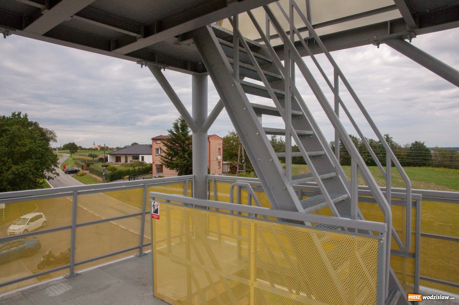 Zdjęcie w galerii na portalu naszwodzislaw.com: Wieża widokowa w Pogrzebieniu już otwarta. Tak z niej widać Lubomię [FOTO]  wiadomości z regionu