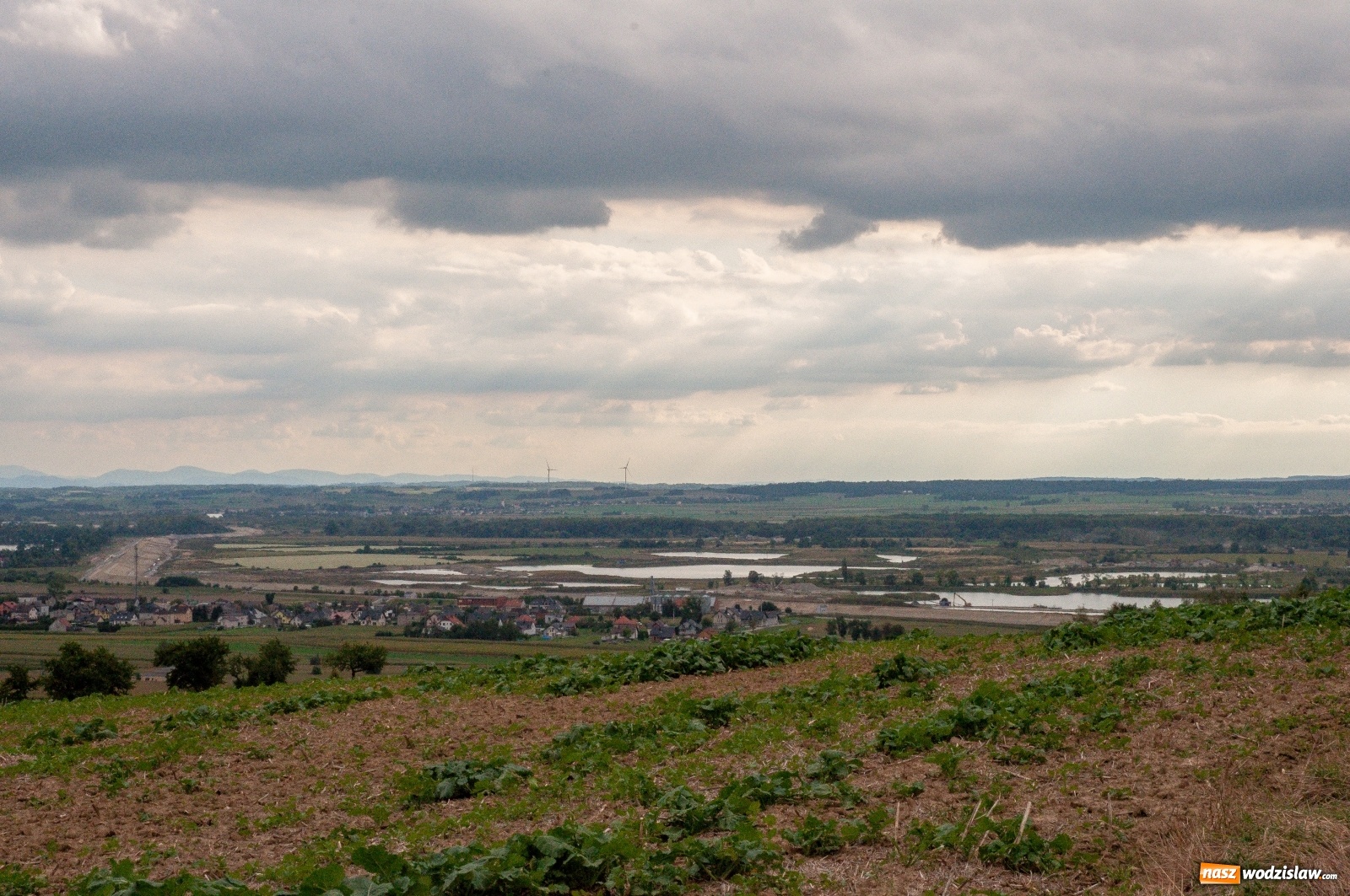 Zdjęcie w galerii na portalu naszwodzislaw.com: Wieża widokowa w Pogrzebieniu już otwarta. Tak z niej widać Lubomię [FOTO]  wiadomości z regionu