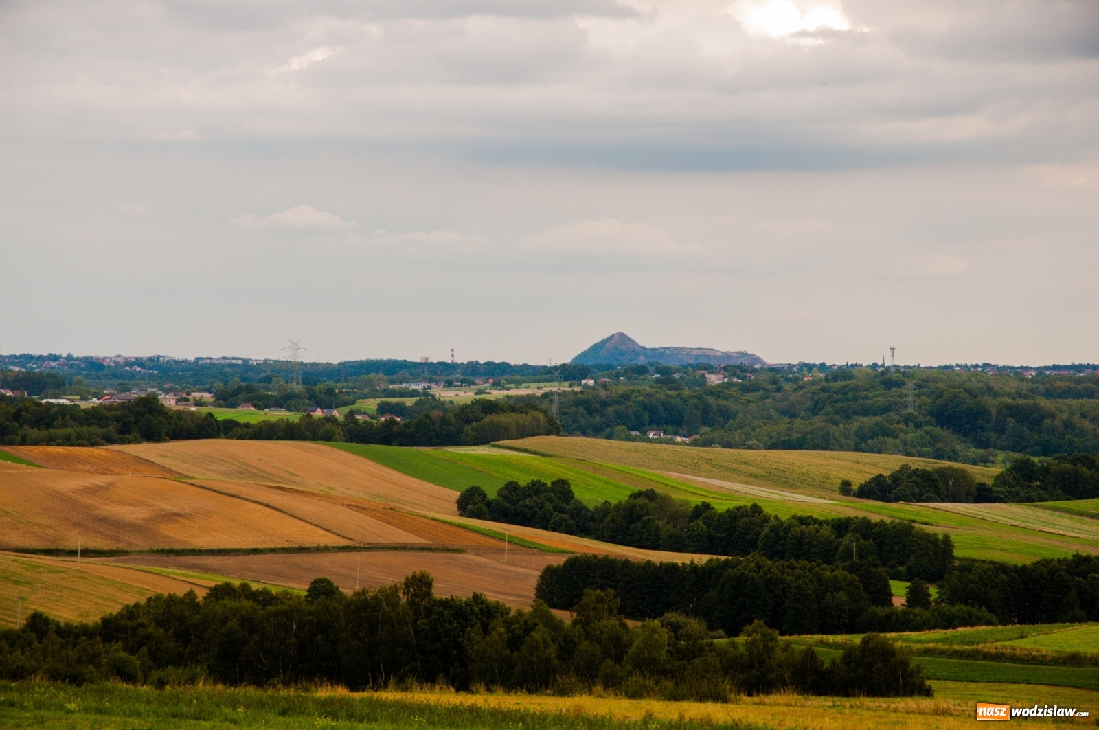 Zdjęcie w galerii na portalu naszwodzislaw.com: Wieża widokowa w Pogrzebieniu już otwarta. Tak z niej widać Lubomię [FOTO]  wiadomości z regionu