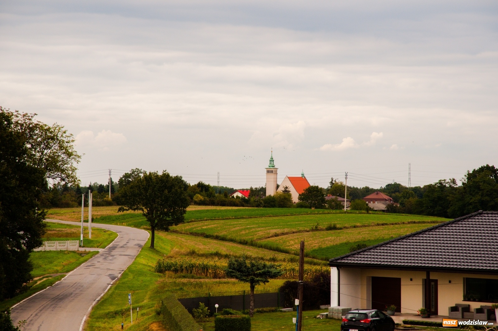 Zdjęcie w galerii na portalu naszwodzislaw.com: Wieża widokowa w Pogrzebieniu już otwarta. Tak z niej widać Lubomię [FOTO]  wiadomości z regionu