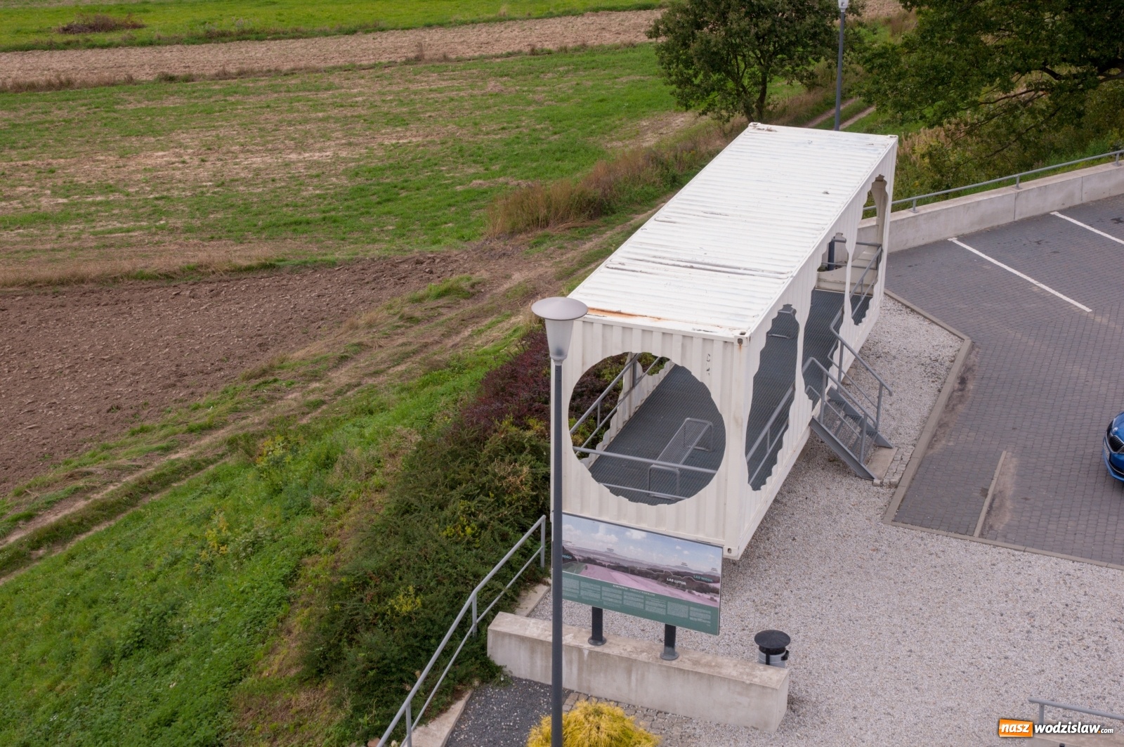 Zdjęcie w galerii na portalu naszwodzislaw.com: Wieża widokowa w Pogrzebieniu już otwarta. Tak z niej widać Lubomię [FOTO]  wiadomości z regionu