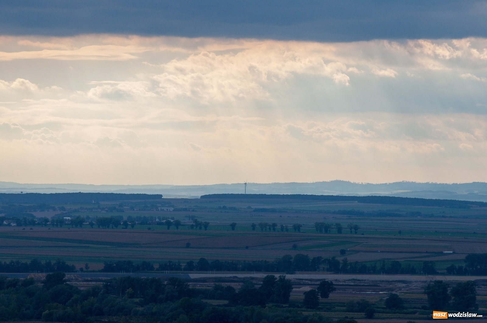 Zdjęcie w galerii na portalu naszwodzislaw.com: Wieża widokowa w Pogrzebieniu już otwarta. Tak z niej widać Lubomię [FOTO]  wiadomości z regionu