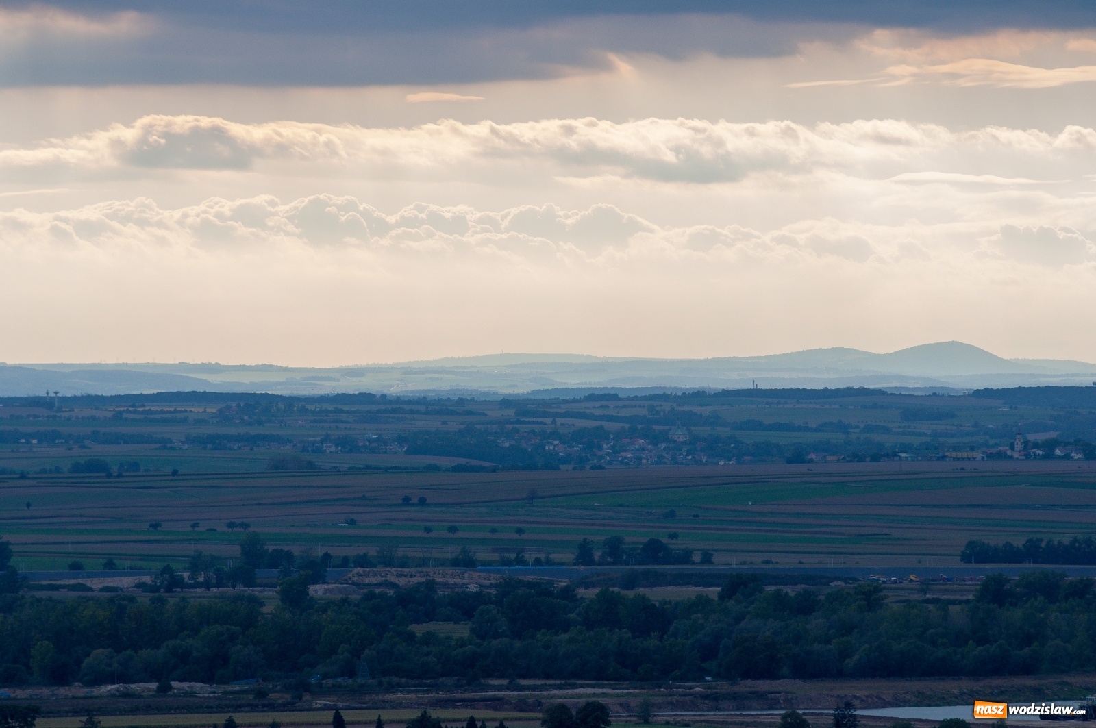 Zdjęcie w galerii na portalu naszwodzislaw.com: Wieża widokowa w Pogrzebieniu już otwarta. Tak z niej widać Lubomię [FOTO]  wiadomości z regionu