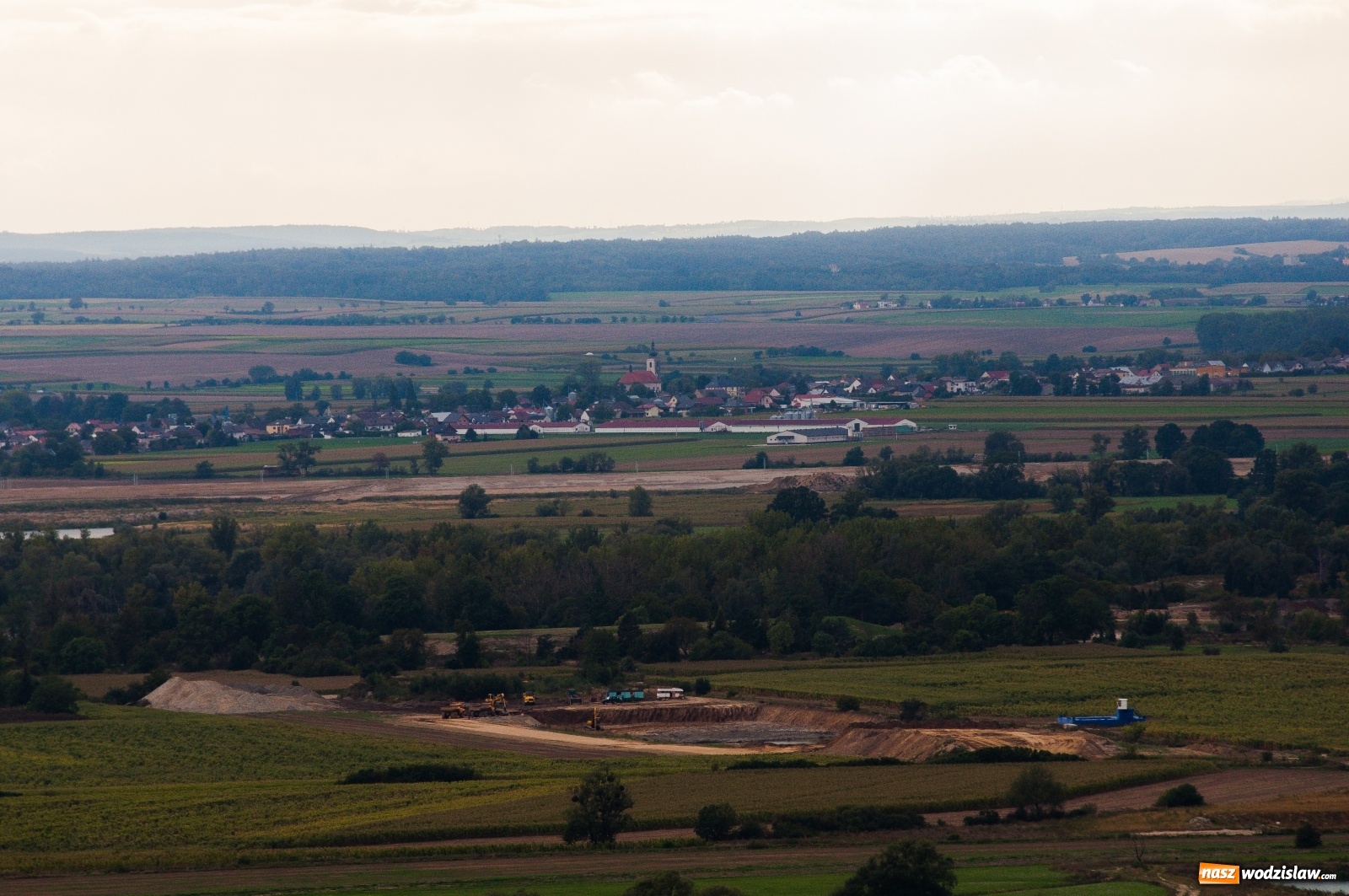 Zdjęcie w galerii na portalu naszwodzislaw.com: Wieża widokowa w Pogrzebieniu już otwarta. Tak z niej widać Lubomię [FOTO]  wiadomości z regionu