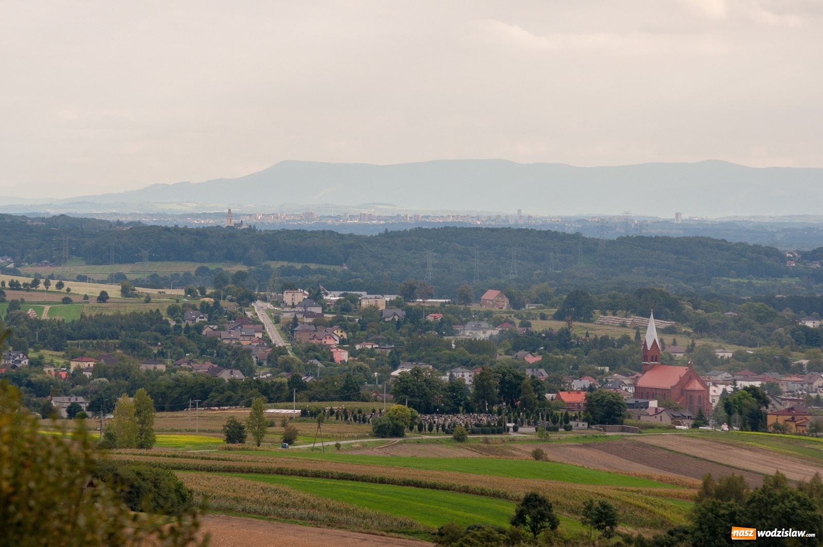 Zdjęcie w galerii na portalu naszwodzislaw.com: Wieża widokowa w Pogrzebieniu już otwarta. Tak z niej widać Lubomię [FOTO]  wiadomości z regionu