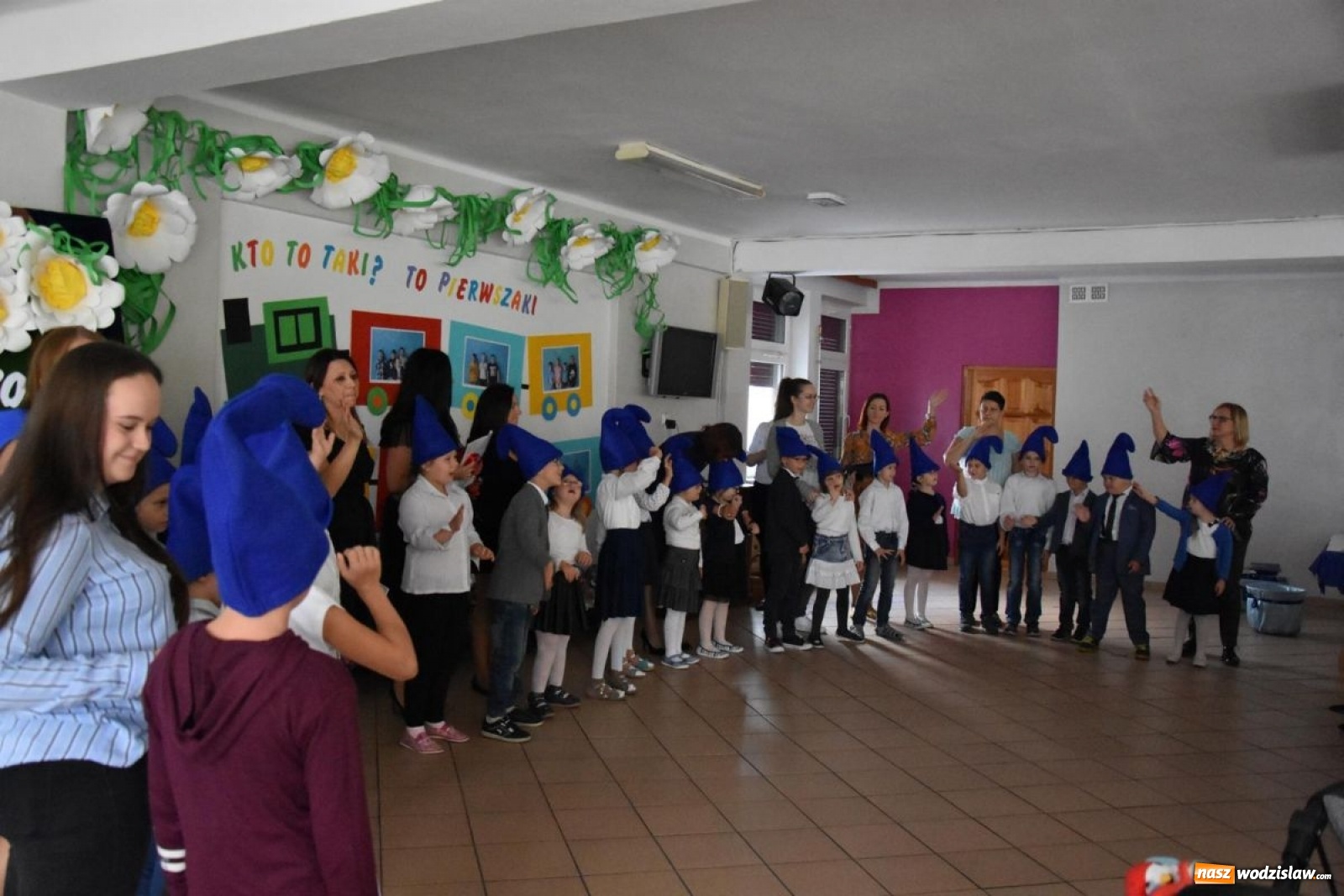 Zdjęcie w galerii na portalu naszwodzislaw.com: Pierwszaki z ZPSWR uroczyście ślubowały wiadomości z regionu