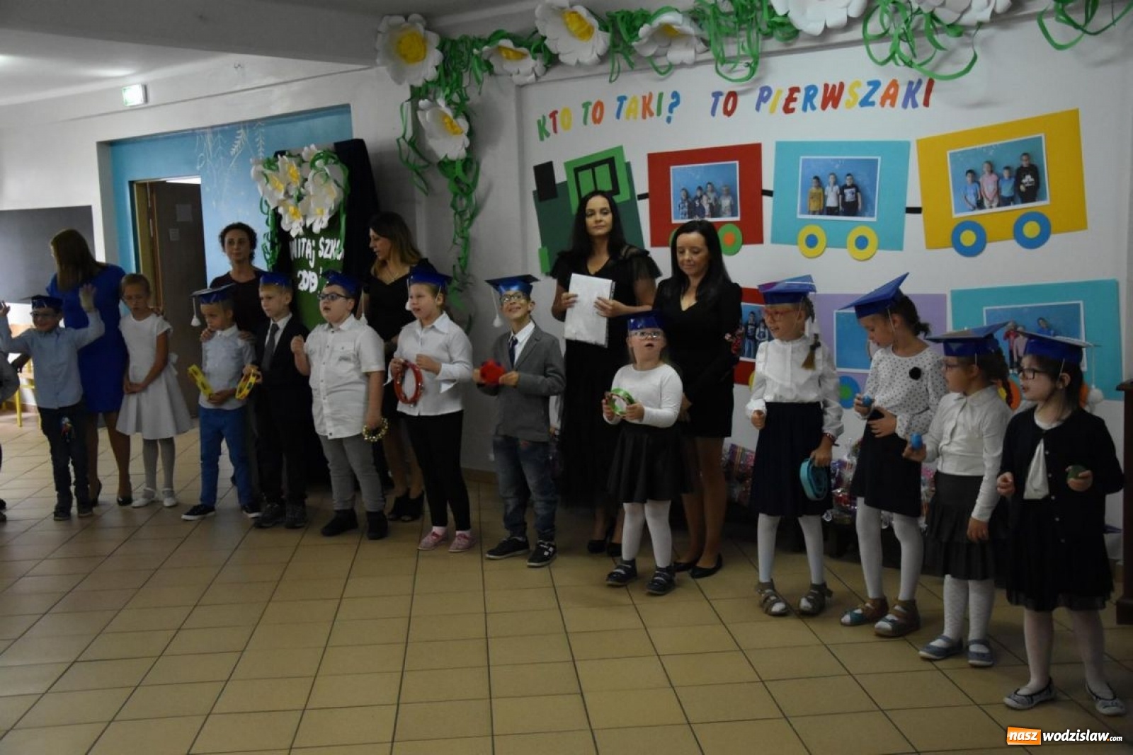 Zdjęcie w galerii na portalu naszwodzislaw.com: Pierwszaki z ZPSWR uroczyście ślubowały wiadomości z regionu