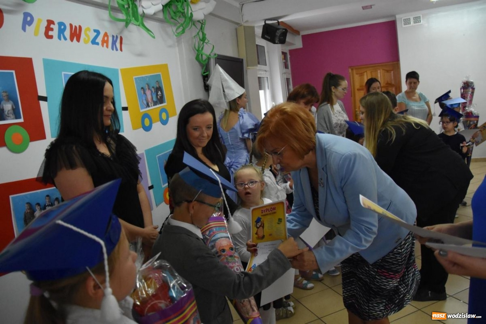 Zdjęcie w galerii na portalu naszwodzislaw.com: Pierwszaki z ZPSWR uroczyście ślubowały wiadomości z regionu