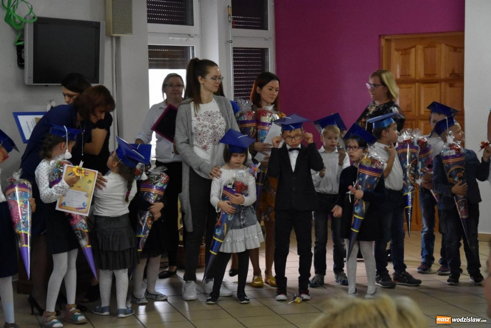 Zdjęcie w galerii na portalu naszwodzislaw.com: Pierwszaki z ZPSWR uroczyście ślubowały wiadomości z regionu