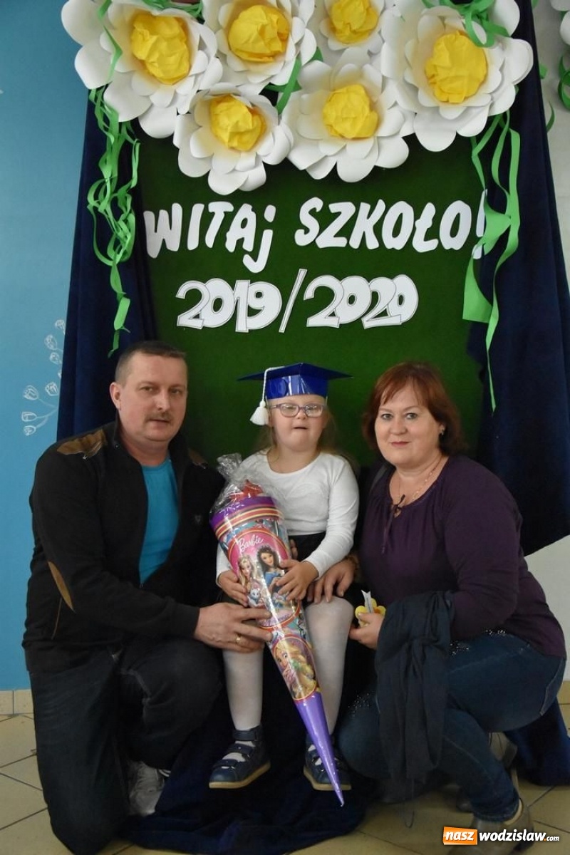 Zdjęcie w galerii na portalu naszwodzislaw.com: Pierwszaki z ZPSWR uroczyście ślubowały wiadomości z regionu