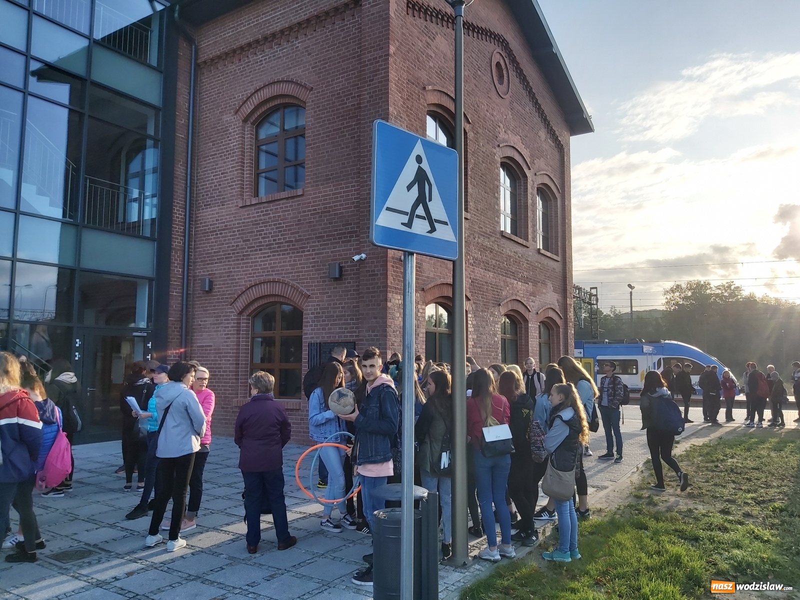 Zdjęcie w galerii na portalu naszwodzislaw.com: Integracja i rozwój. Odpowiedź wodzisławskiego Ekonomika na potrzeby młodzieży wiadomości z regionu