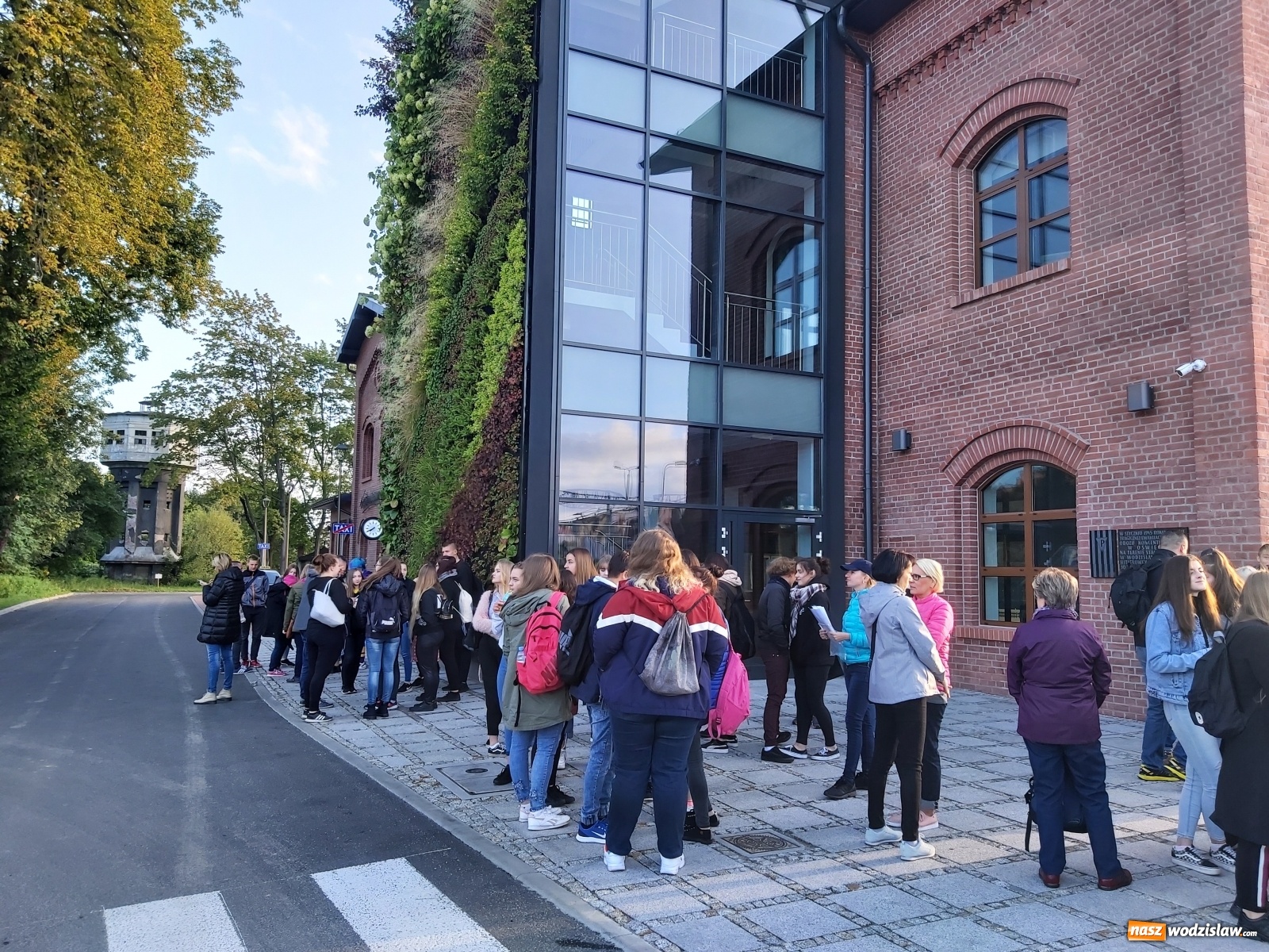 Zdjęcie w galerii na portalu naszwodzislaw.com: Integracja i rozwój. Odpowiedź wodzisławskiego Ekonomika na potrzeby młodzieży wiadomości z regionu