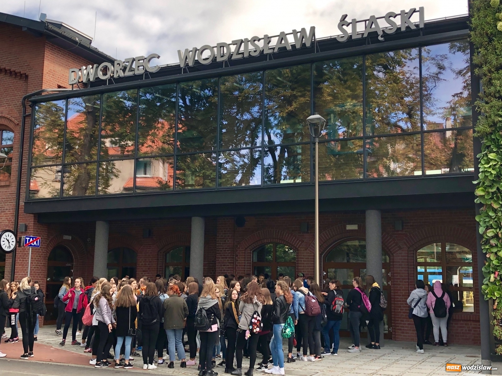 Zdjęcie w galerii na portalu naszwodzislaw.com: Integracja i rozwój. Odpowiedź wodzisławskiego Ekonomika na potrzeby młodzieży wiadomości z regionu