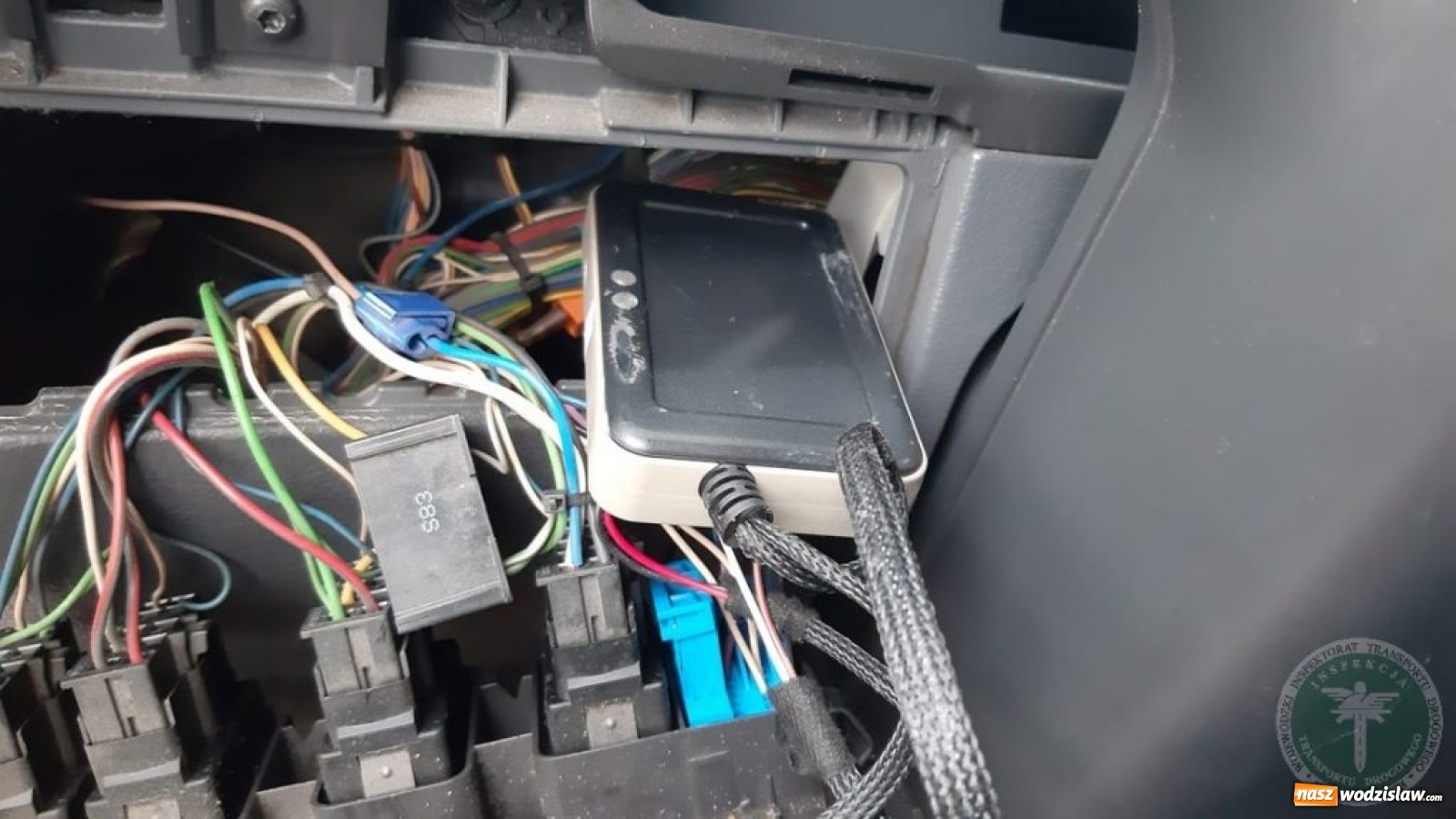 Zdjęcie w galerii na portalu naszwodzislaw.com: Tak oszukują kierowcy. Kolejne emulatory AdBlue wykryte  wiadomości z regionu