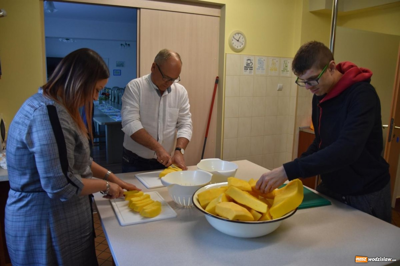 Zdjęcie w galerii na portalu naszwodzislaw.com: Baniobicie w Perle, czyli starcie starosty ze złotem jesieni [FOTO] wiadomości z regionu